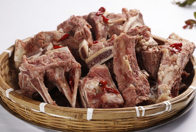 速冻新鲜带肉牛脊骨 1kg 牛龙骨 生牛肉 新鲜牛肉 武汉满百包邮