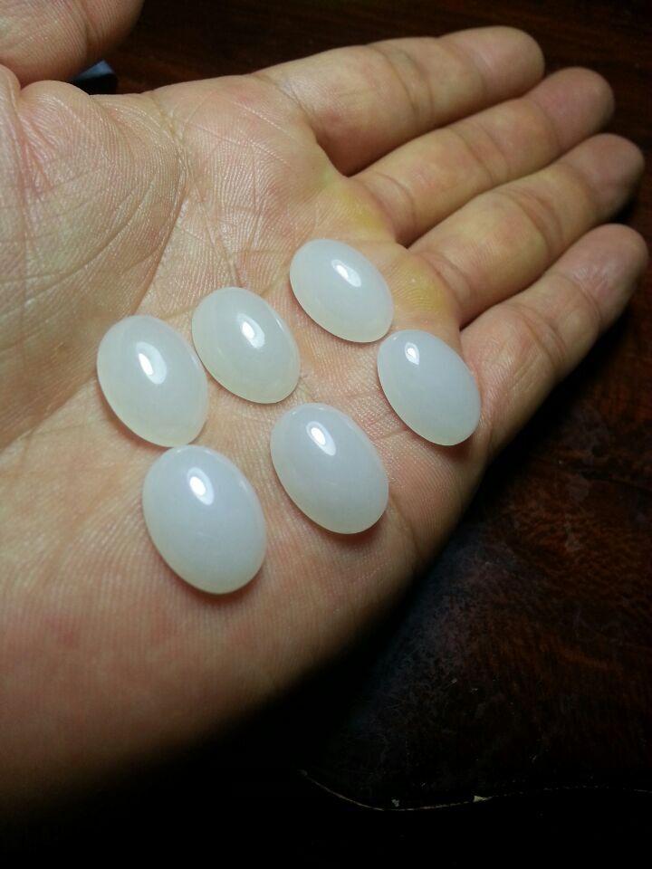 新疆和田玉羊脂白玉戒面第一手货源加工白玉平安扣碧玉手镯金镶玉