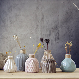 现代简约陶瓷小花瓶