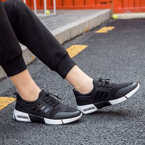 青年透气跑步鞋