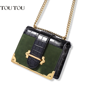 天鹅绒撞色拼接小方包