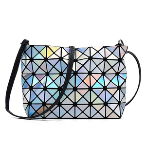 炫彩镭射斜挎菱形亮片包