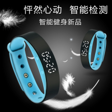 儿童手环表男孩电子夜光防水学生石英女潮流智能机械充电记步情侣