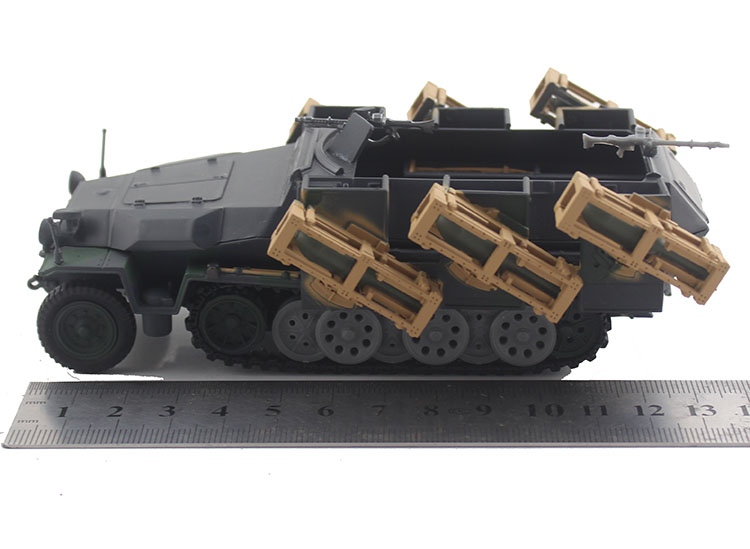 251半履带轻型装甲车40火箭炮合金