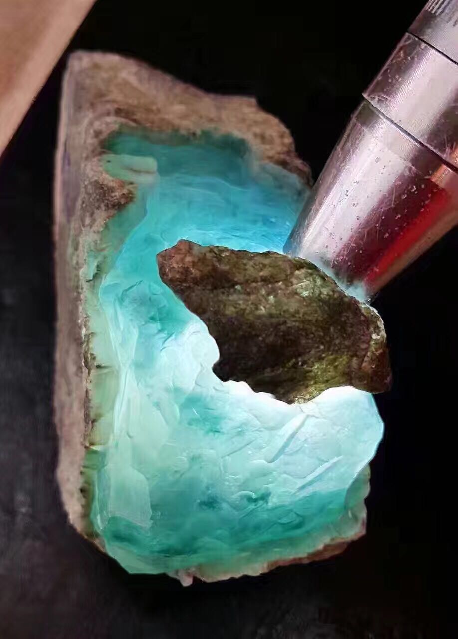缘一翡翠缅甸原石莫西沙玻璃种飘花明料大牌子戒面料收藏级别赌石