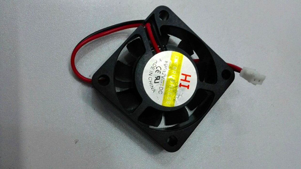 显卡12v电压_12v开关电源怎么改电压_12v 蓄电池电压