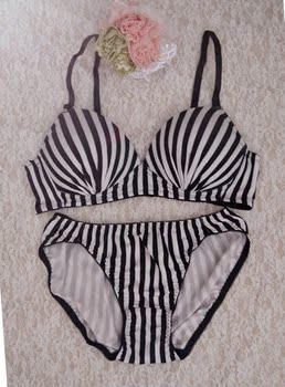 日单条纹<em>文胸</em>内衣套装纹胸<em>女士胸罩</em>聚拢厚<em>双排</em>