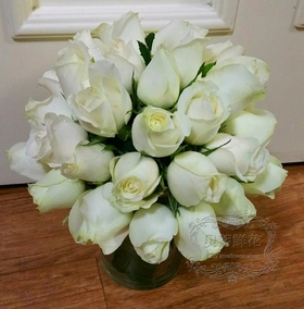 白玫瑰鲜花花束花瓶插花北京鲜花速递生日毕业季宴会商务鲜花预定