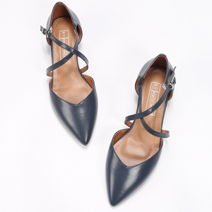 岛上定制交叉绑带中空凉鞋