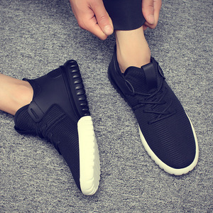 青年透气运动鞋