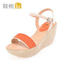 休闲木纹坡跟露趾女鞋 夏凉鞋 柜正品 柜达芙妮旗下鞋 SHOEBOX