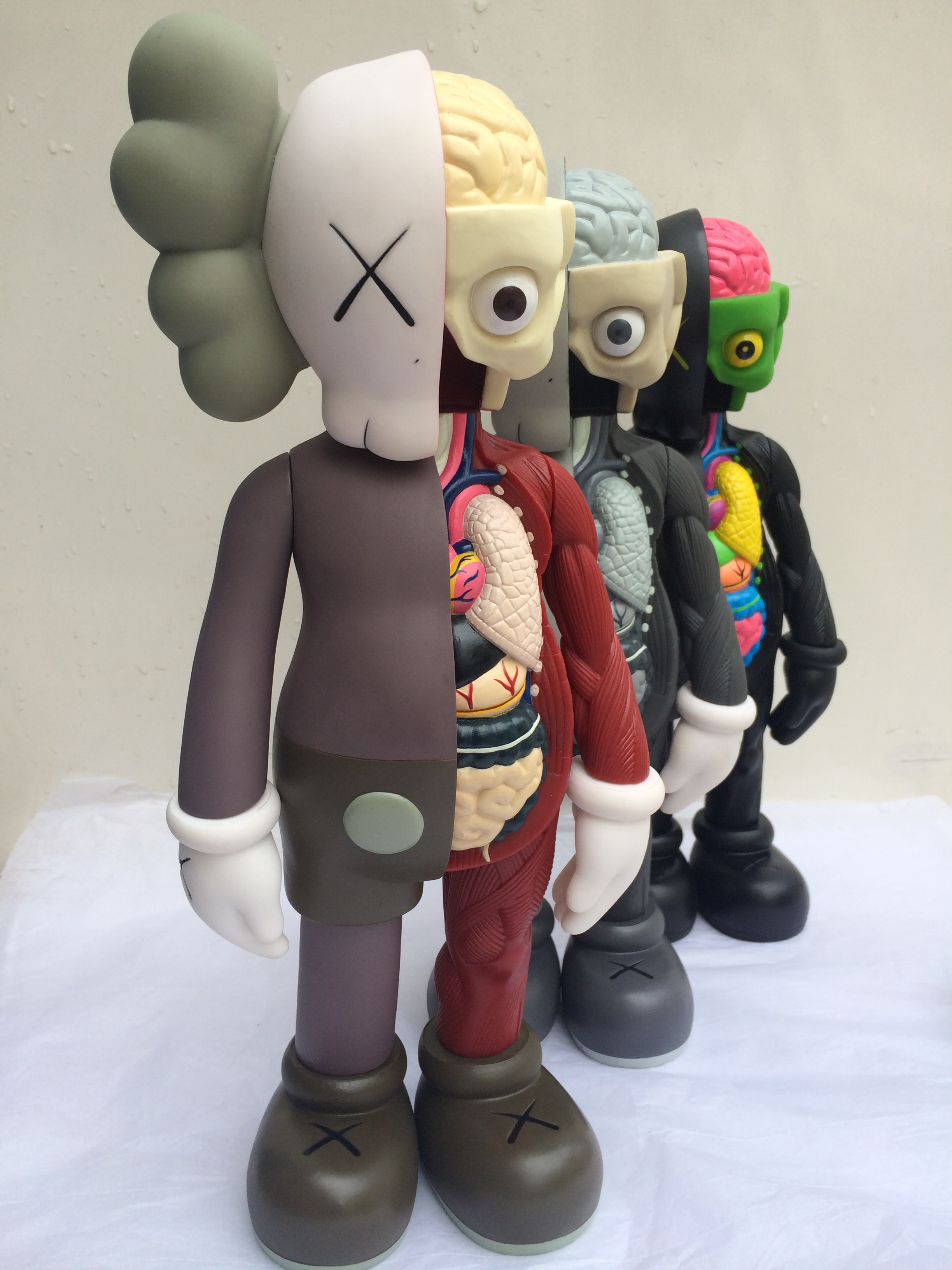 kaws 设计师公仔 新品 16英寸 解剖门神 三色全新