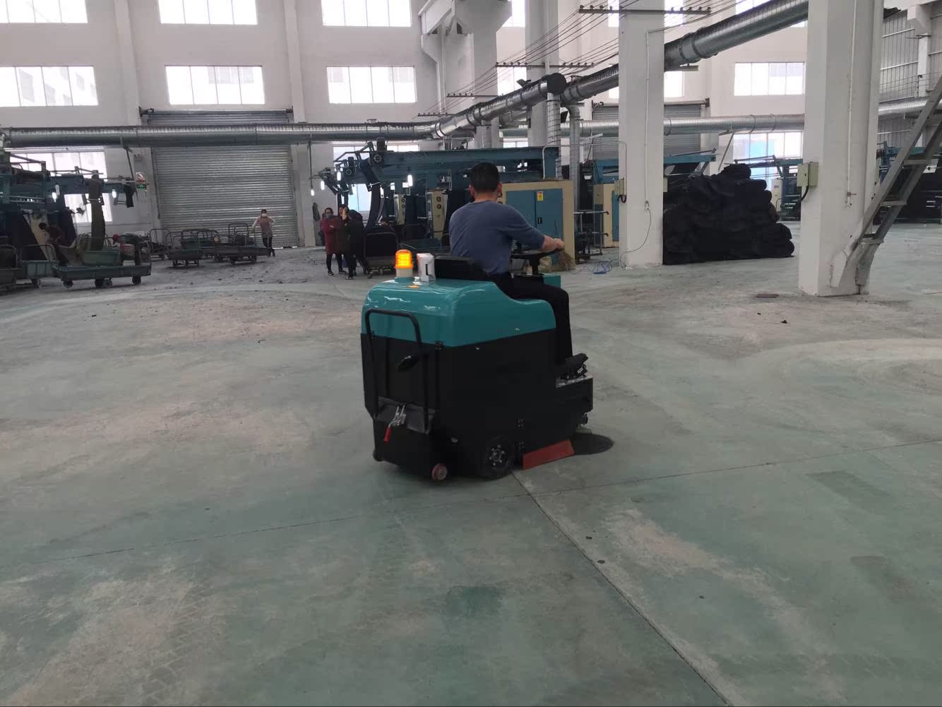 凯达仕驾驶扫地车 工厂车间物业小区用充电式道路清扫