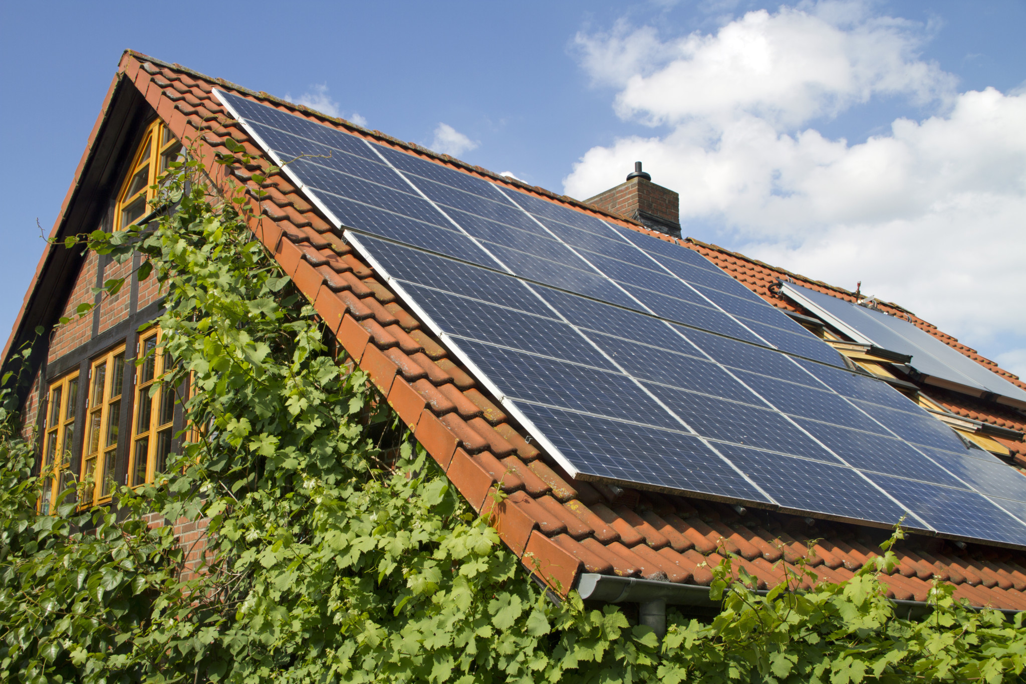 查看淘宝5kw家用屋顶分布式太阳能电池板光伏发电系统小型发电站并网