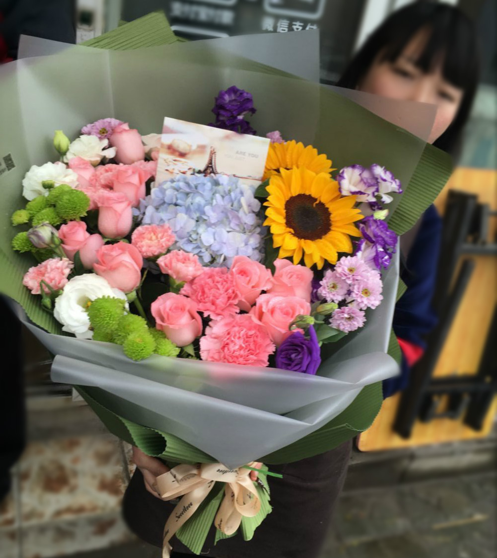 毕业接机玫瑰绣球桔梗大连沈阳鞍山本溪锦州鲜花同城速递店