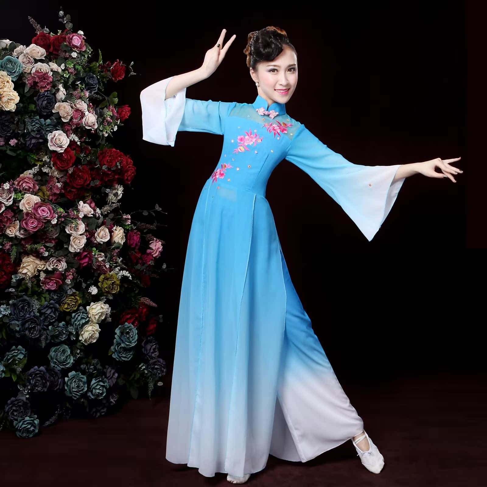 中老年古典舞扇子舞江南伞舞秧歌腰鼓舞蹈演出民族舞台服装广场舞