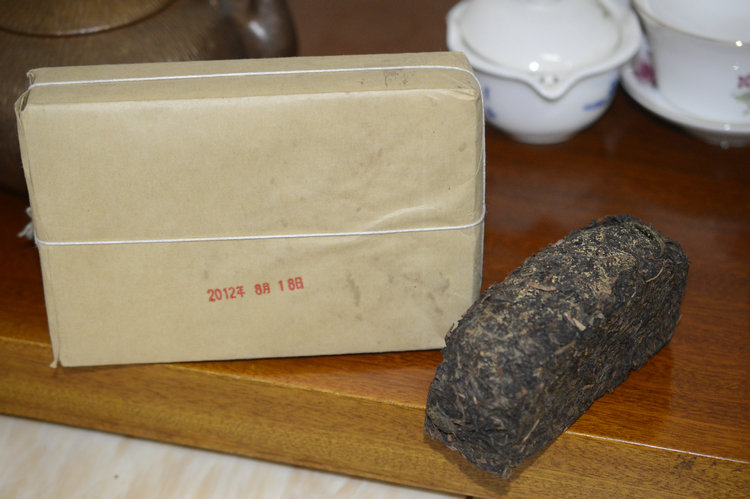厂家直销陈年黑茶金花手筑茯砖茶460克特价包邮