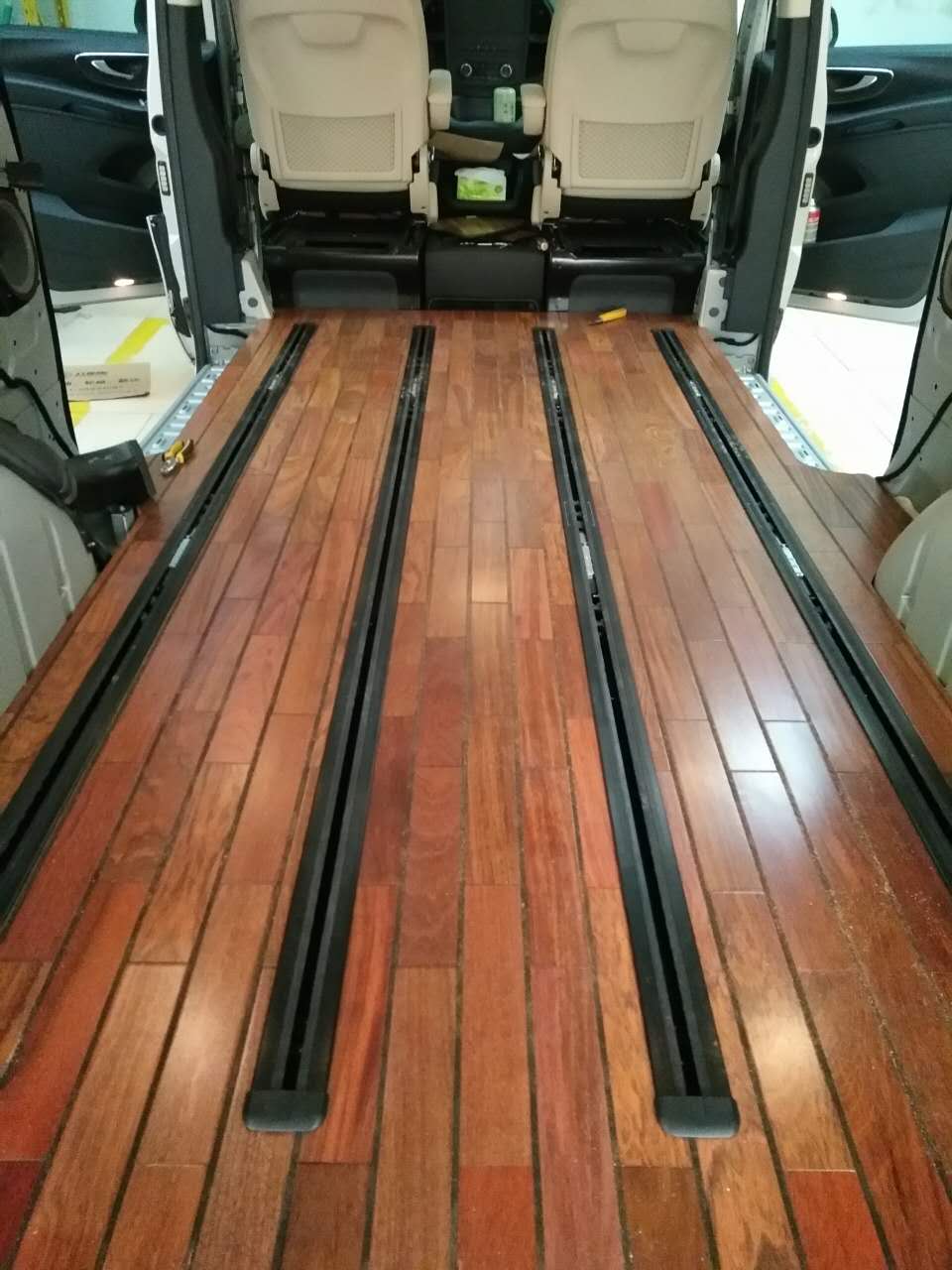 奔驰唯雅诺威霆vitov级v260 v260l专用汽车木地板 商务车地板柚木