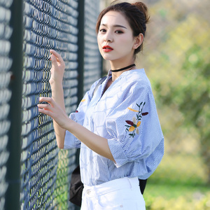 蓝白竖条纹衬衫女