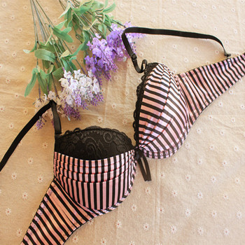 <em>80C</em> <em>大码</em>大胸<em>文胸</em> 外贸原单尾单内衣 深V舒适