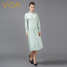VOA 春水绿立领单排扣长袖宽大低腰碎褶提花亮面真丝连衣裙A6535图片