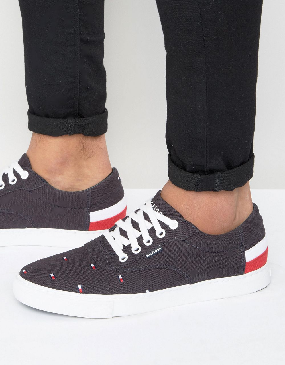 正品[美女 帆布鞋]美女帆布鞋踩踏视频评测 帆布