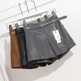 推荐最新短皮裤怎么搭 短皮裤怎么搭配上衣信