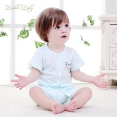 男童加厚保暖羽绒服,采用高档涤纶面料,耐磨防