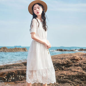 文艺蕾丝白色中长款连衣裙