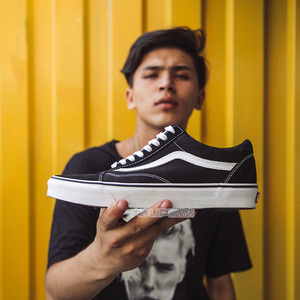 VANS经典款情侣低帮板鞋