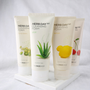 TheFaceShop补水清洁洗面奶