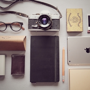 经典黑红色空白记事本