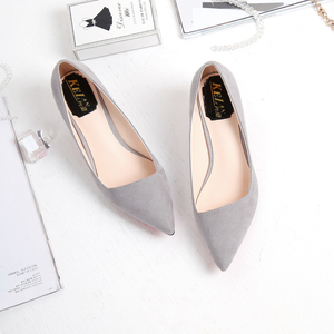 简约绒面尖头浅口低跟鞋