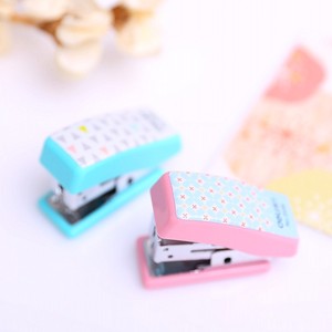 糖果色可爱订书机