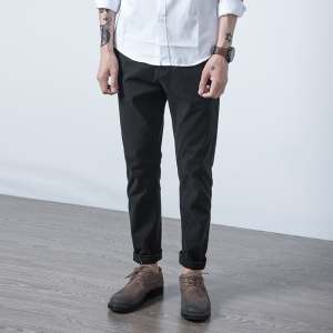 青年黑色休闲裤