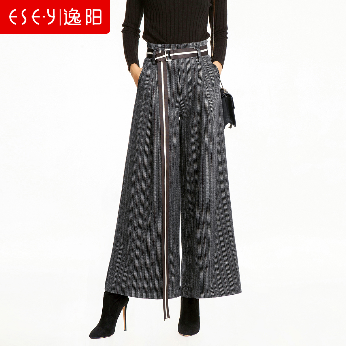 推荐最新宽裤腿牛仔裤男式图片 男士牛仔裤挽