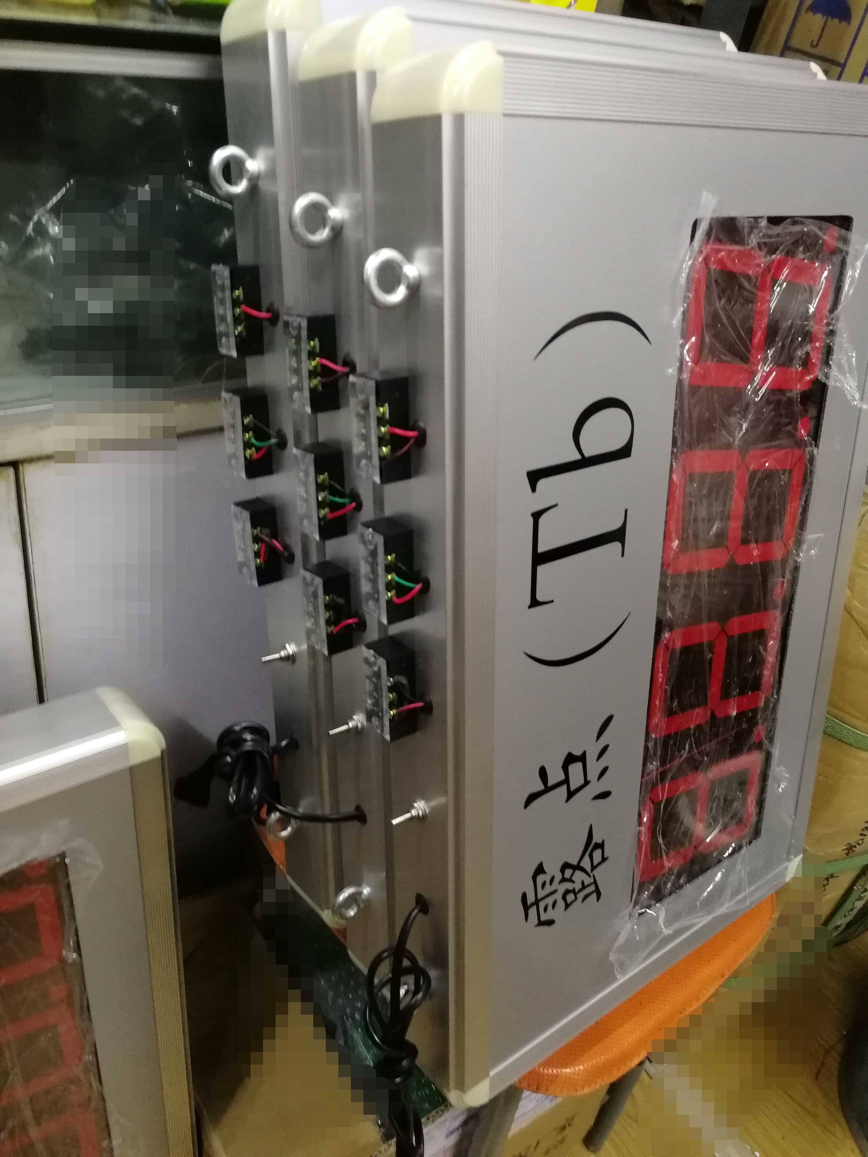 LCD监视器连接来自显卡的DVI数字信号和vga模拟信号，两者之间的区别是肉眼可见的吗？