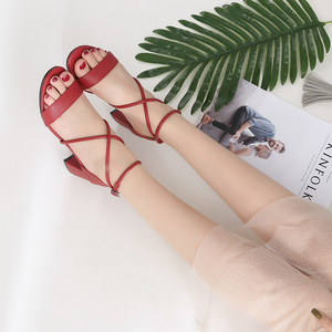 交叉绑带高跟鞋