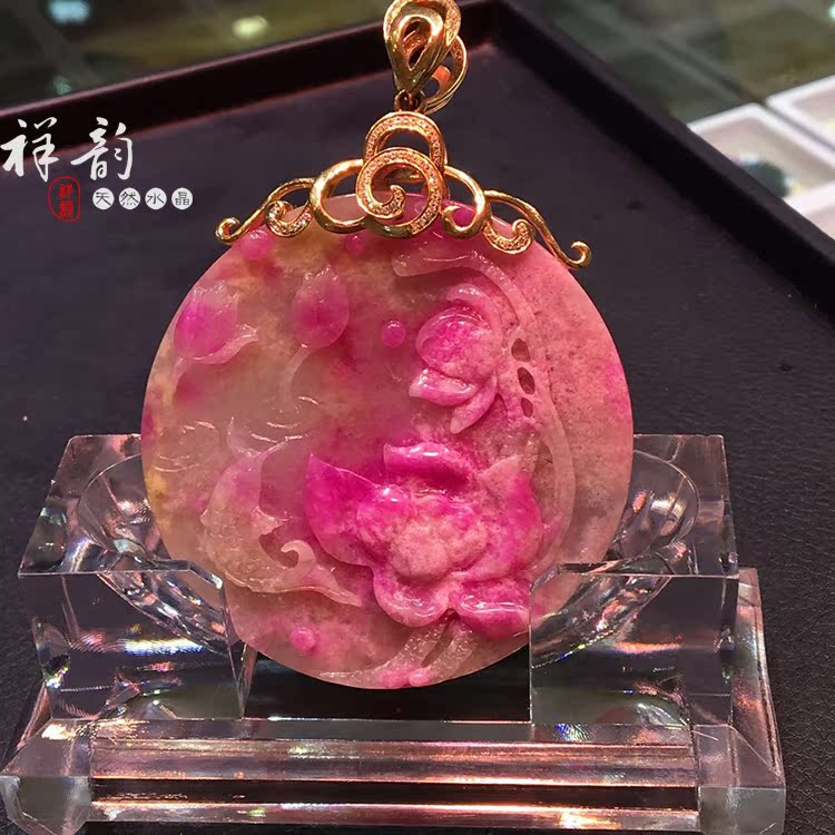 舒俱来雕刻圆牌天然冰透樱花种舒俱徕苏纪石18k金祼石镶嵌吊坠