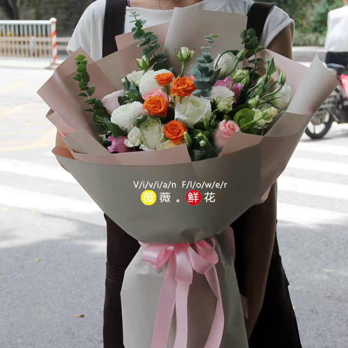福州鲜花同城速递闺蜜生日送花时尚高档白玫瑰多头玫瑰混搭花束