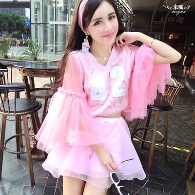 街头装嫩皮肩带背带裙+滑光织带纯棉<em>白衬衫</em>=