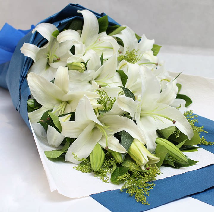 毕业季济南鲜花同城速递香水百合鲜花批发花束生日礼物探望送长辈