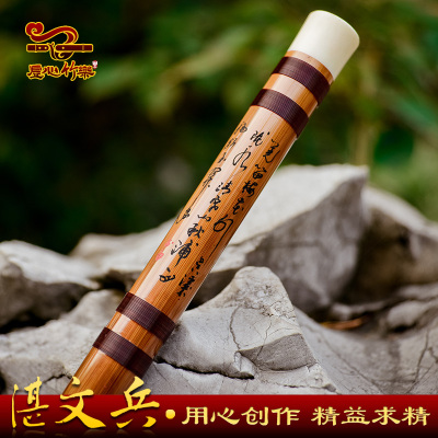 实际上实木家具分三类,原木家具,纯实木家具以及仿实木家具,因此,实木并不等于原木家具,原木是整块或一段砍伐后未经加工的木材,我们通常所说的原木是指按一定尺寸、形状和质量标准截成的木段。而原木家具是指纯实木原料制造,采用传统榫接工艺进行造型拼接,每张板子里外都是用的一样的原材料,刷清漆或基本的打蜡保护,不进行深度加工的家具,这种家具能显露原木的自然纹路及原始风貌,因为大多使用较环保的清漆或蜡油表面刷制,是所有家具中最环保的一类,原木也有自身的缺点,会因为木料材质的不同、家具工艺局限以及环境等因素,造成家具