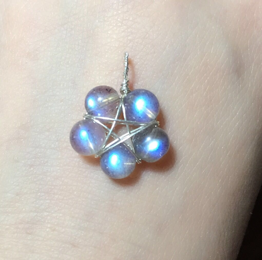 用]月光石的功效与作用评测 白月光石的作用图