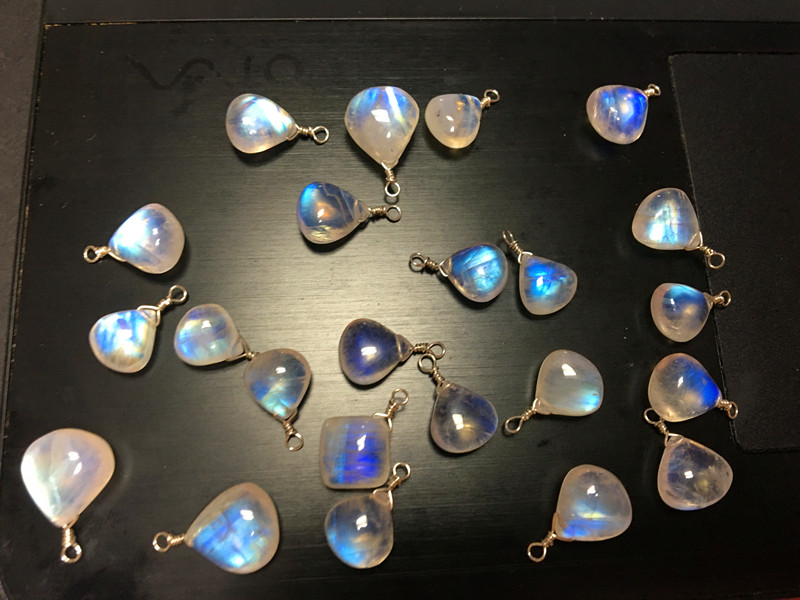 用]月光石的功效与作用评测 白月光石的作用图