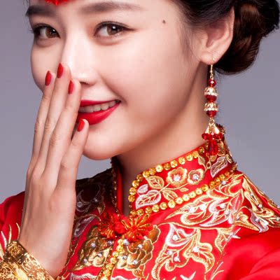 旗袍配耳环