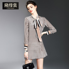 隆缘裳短裙女春装2017新款时尚英伦修身蝴蝶结印花真丝连衣裙1811图片
