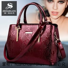 时尚 百搭简约真皮中年女包妈妈漆皮斜挎单肩手提包 欧美潮2017新款