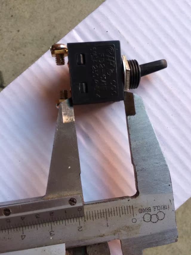 通用角磨机尾部开关9523角磨机电源开关配件角磨机开关拨纽开关