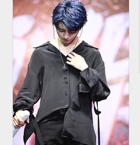 tfboys四周年演唱会王俊凯同款衣服男女学生休闲黑色飘带长袖衬衣图片